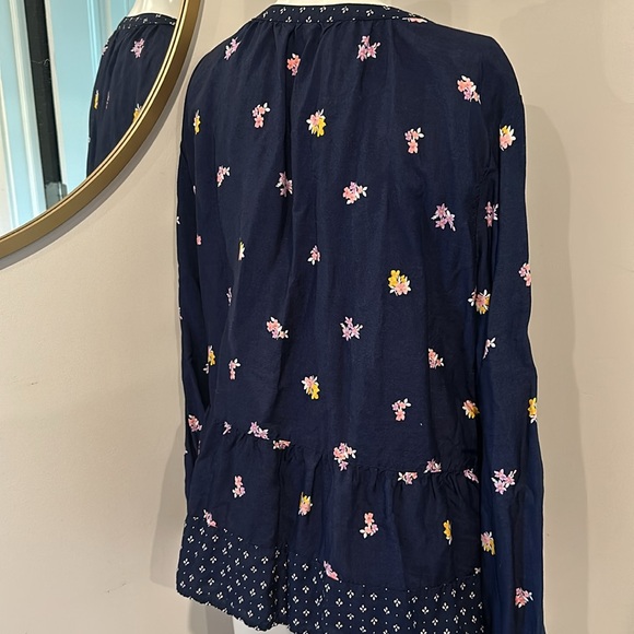 Women’s flower Top - Picture 4 of 5